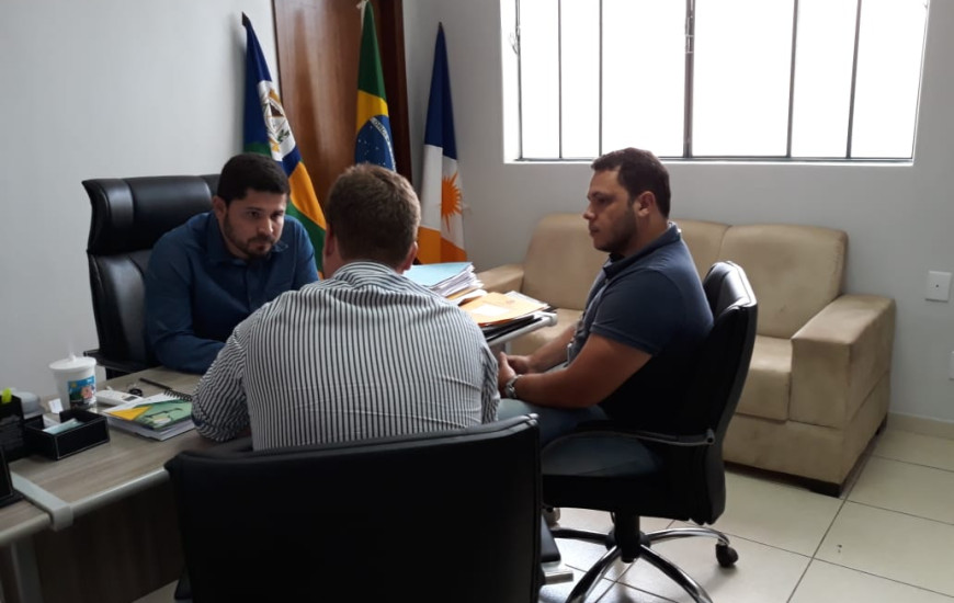 Prefeito de Dianópolis recebe equipe da BRK