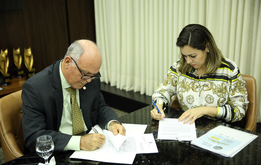 Helvécio de Brito Maia Neto e Cinthia Ribeiro