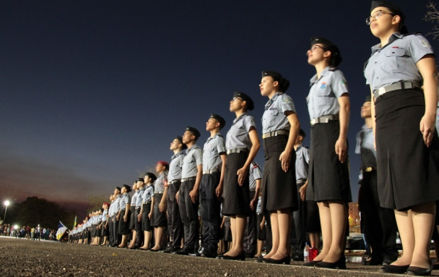 400 alunos participam de solenidade