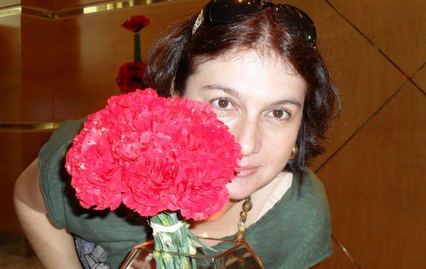 Professora foi encontrada morta na própria casa