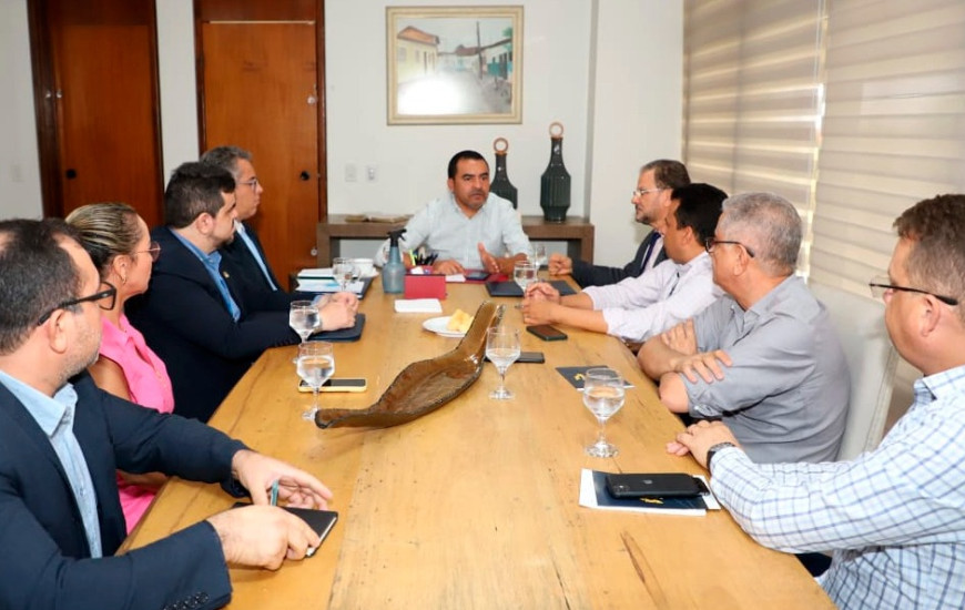 Encontro ocorreu na tarde desta segunda-feira, 10, no Palácio Araguaia