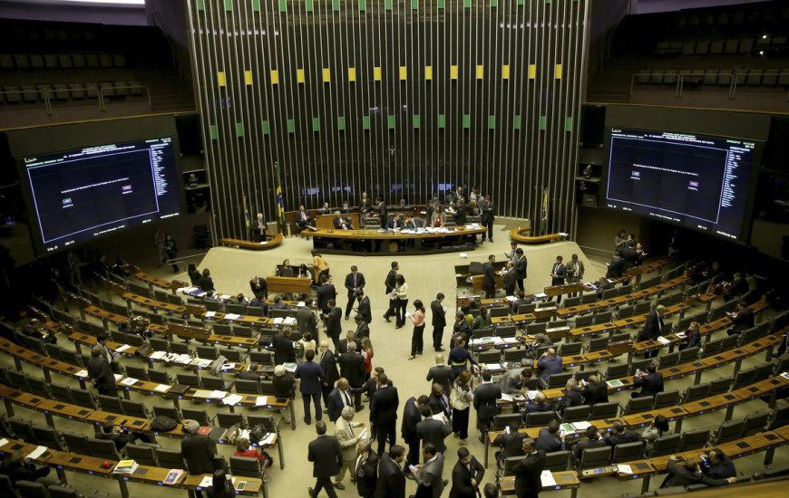 Número de candidatos à reeleição deve chegar a 410
