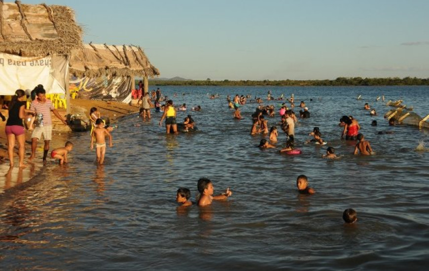 Praias estão recebendo muitos banhistas