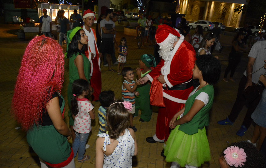 As comemorações começam com a chegada do Papai Noel