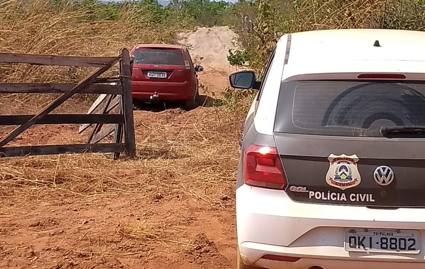 Veículo roubado foi recuperado pela Polícia Civil 