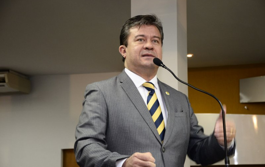 Secretário utiliza tribuna