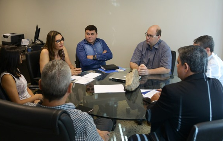 Gestores palmenses durante reunião com a Caixa