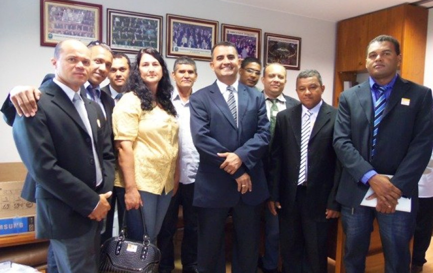 Comitiva de Nova Rosalândia visita deputado