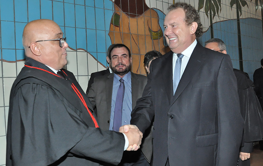 Carlesse prestigiou posse de José Roberto 