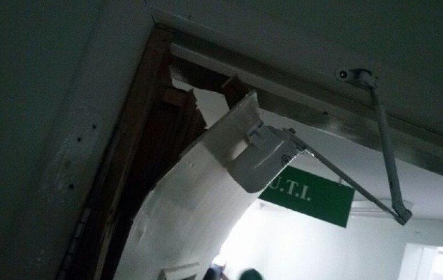 Porta de acesso a UTI quebrada pelo paciente