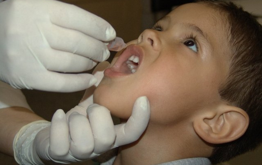 Vacina contra paralisia infantil