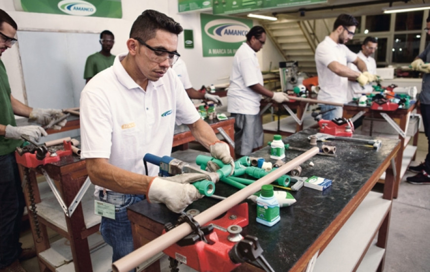 O curso de capacitação acontece em mais de 50 escolas do SENAI