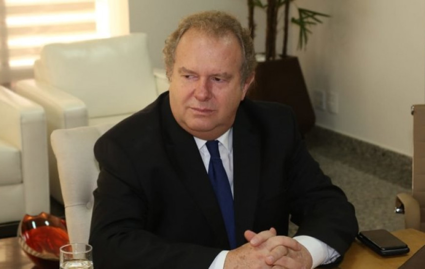 Governador estuda contratar via nova lei trabalhista