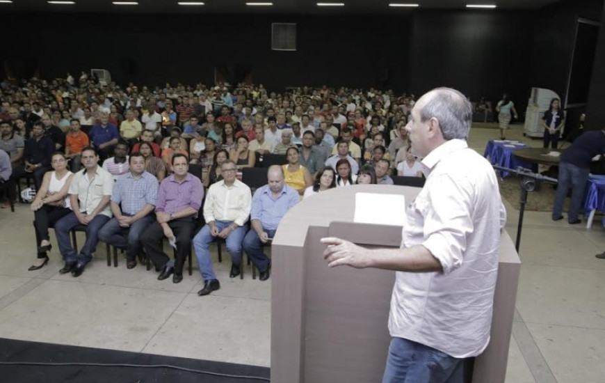 Prefeito prestigia evento no muminicípio