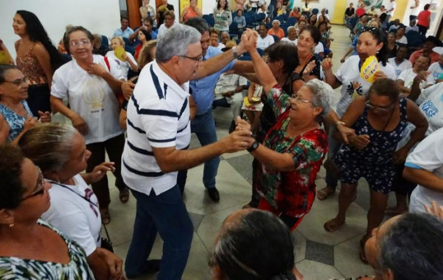 Prefeito se reúne com idosos