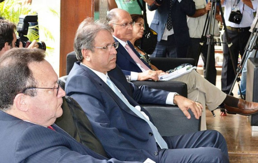 Marcelo Miranda participa de reunião