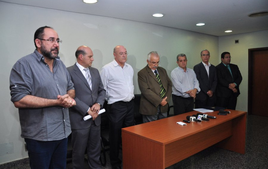 Secretários anunciam pagamento