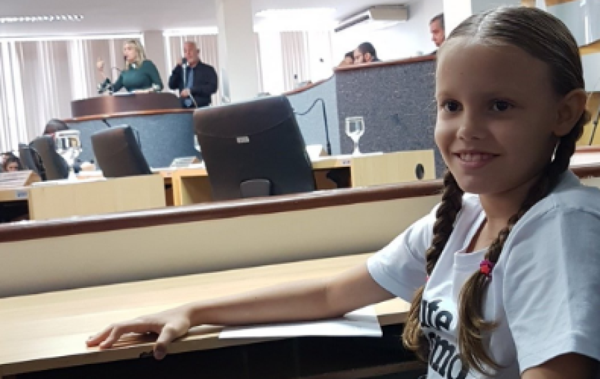 Malu tem 8 anos e é aluna do 3º ano do ensino fundamental