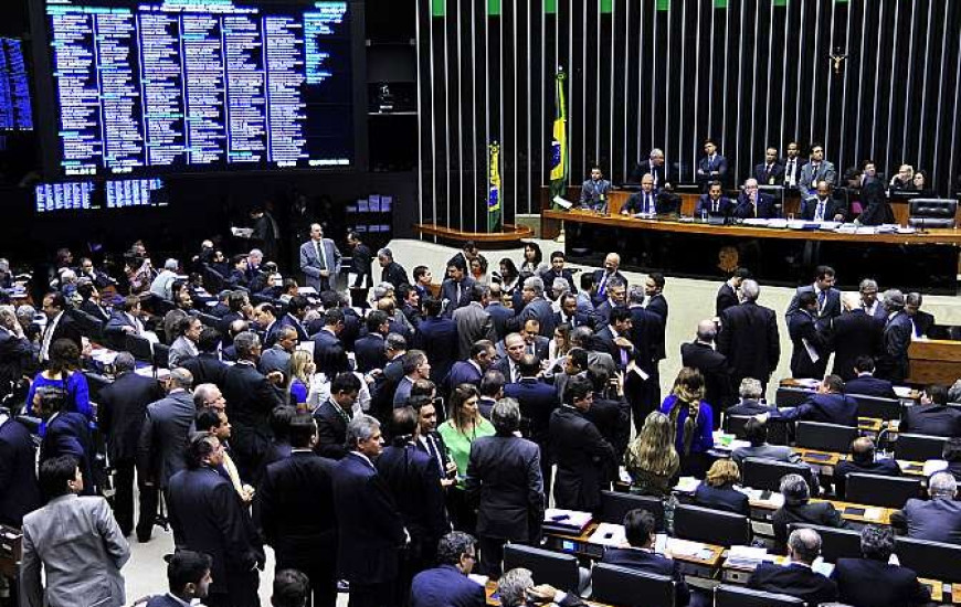 Deputados aprovam mandato de cinco anos