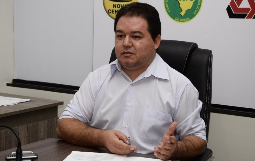 Cleiton diz que servidores decidiram por manifesto