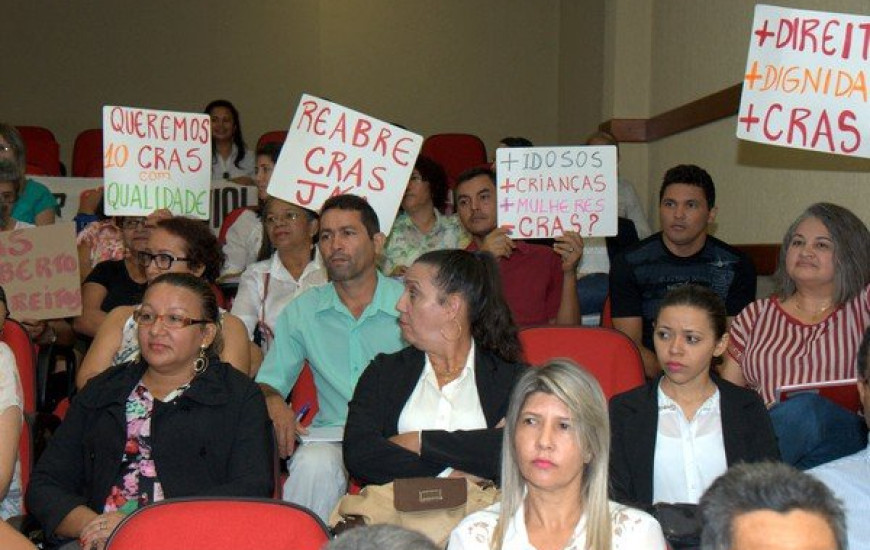 Moradores pedem reabertura de Cras em audiência