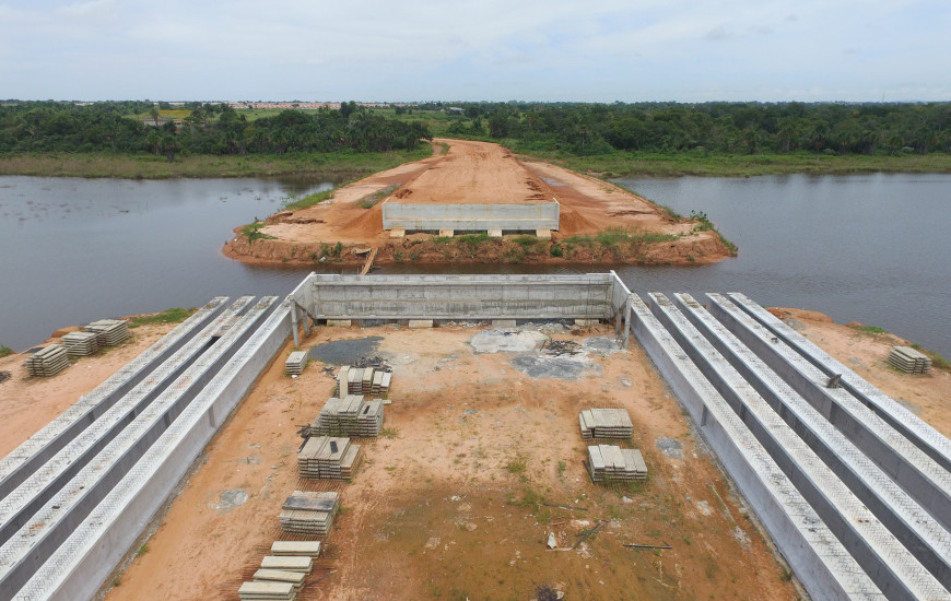 A previsão de finalizar a obra da Via Lago é novembro