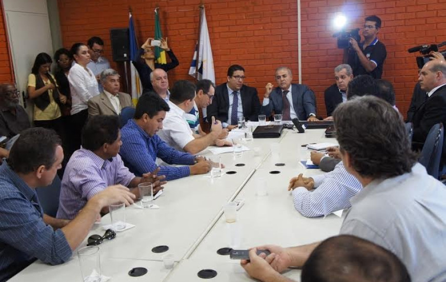 Sindicatos recebem nova proposta do governo