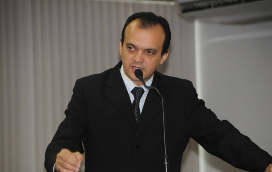 Joaquim Maia cobra atenção com Luzimangues
