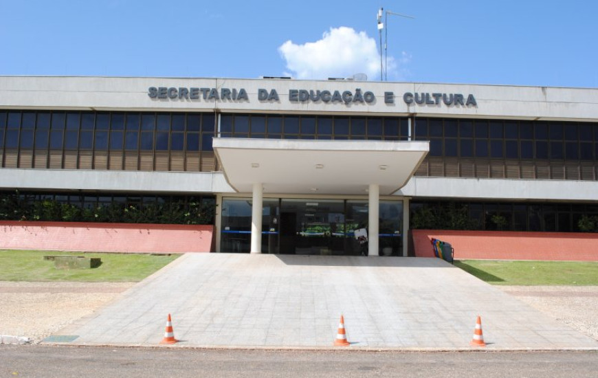 Seduc não paga e empresa paralisa serviços