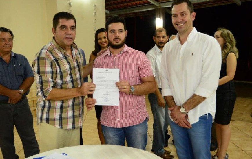 Prefeito e Christian Zini assinam ordem de serviço