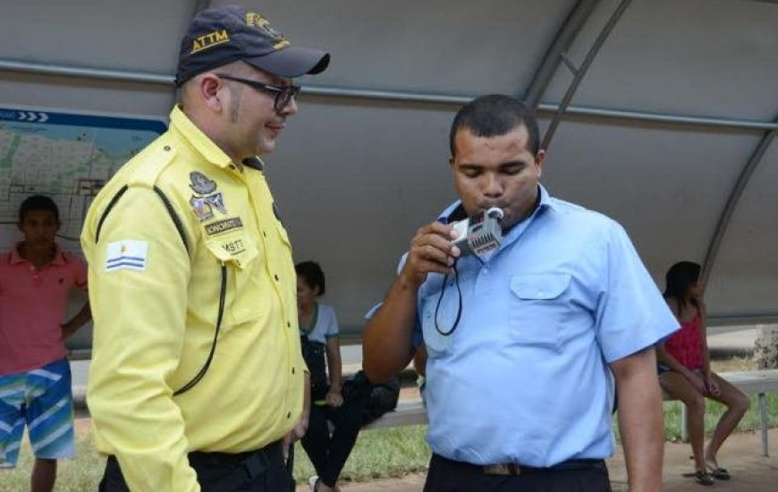 Motoristas de coletivo são fiscalizados em Palmas