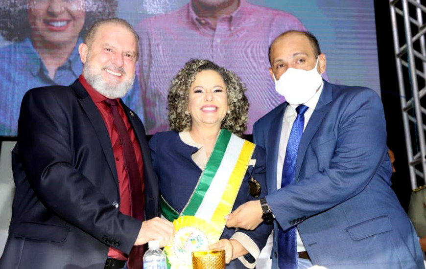 Carlesse, prestigiou a posse da prefeita Josi Nunes e seu vice Gleydson Nato.