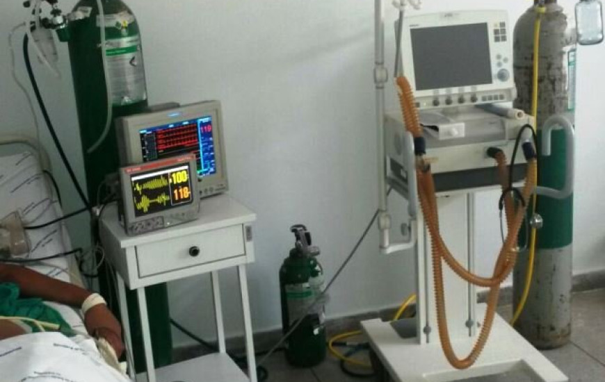 Por falta de rede de gases, servidores improvisam