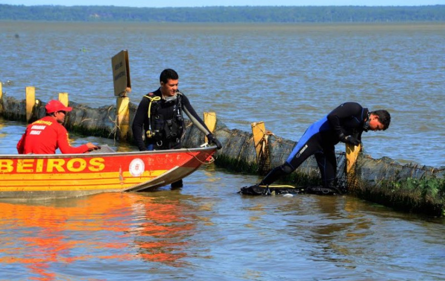 Equipes analisam telas de proteção nas praias