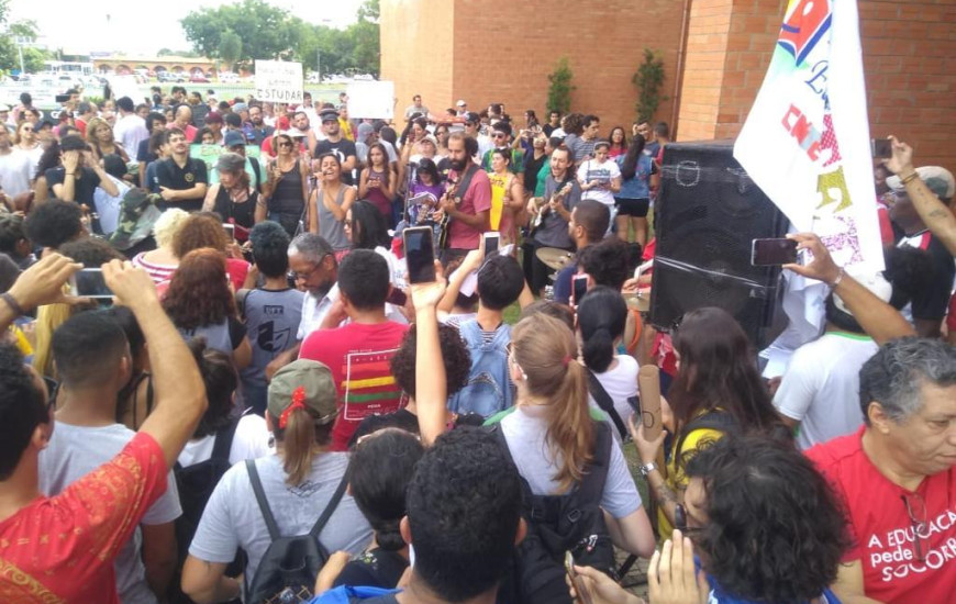 Manifestação em frente a Assembleia Legislativa