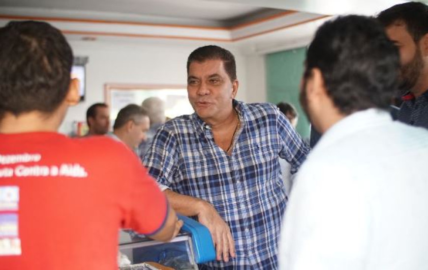 Prefeito ironiza declarações de Derval de Paiva