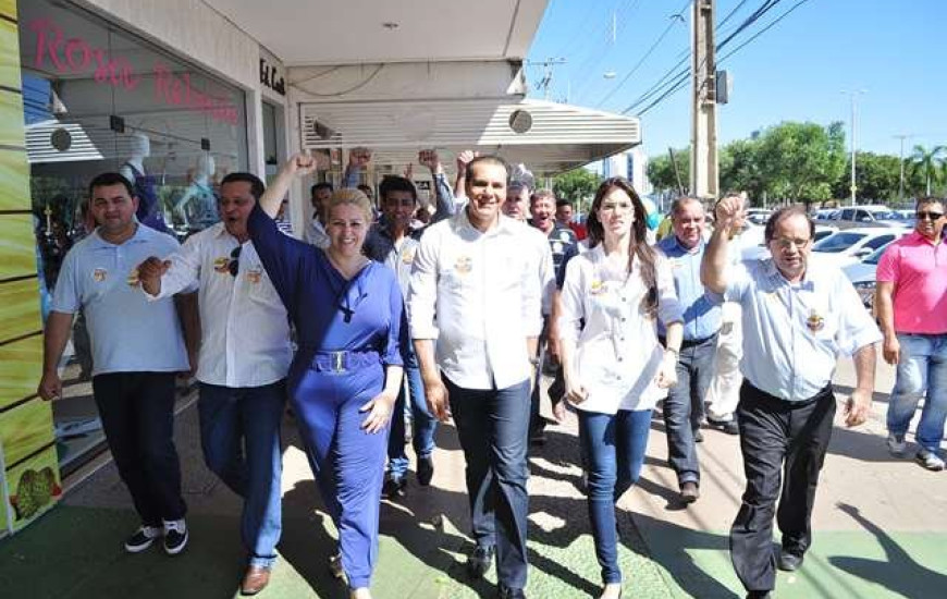 Senador nas ruas da JK com o eleitor