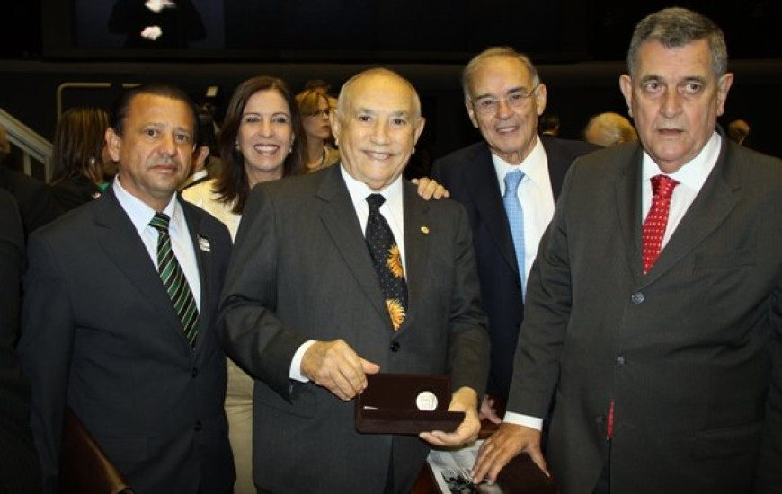 Siqueira Campos recebe homenagem