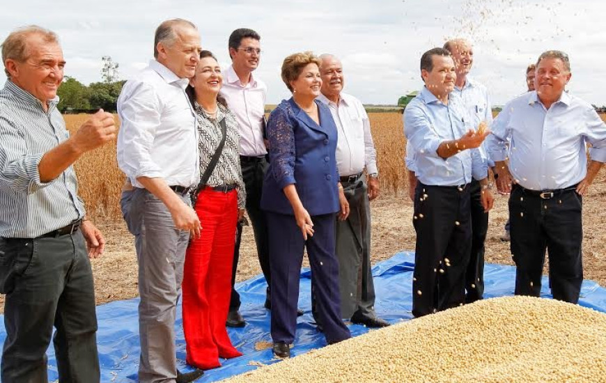 Senadora, ministros e presidenta se reuniram