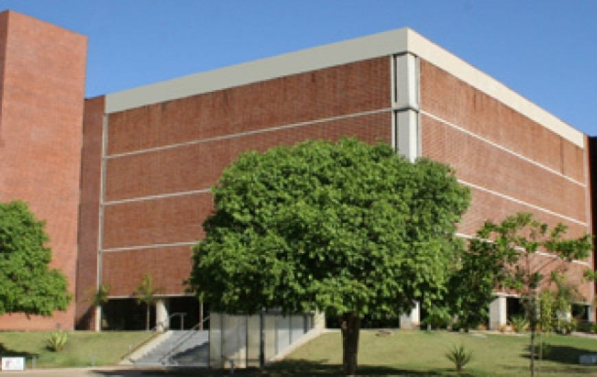 TCE mantém suspensão de aumento