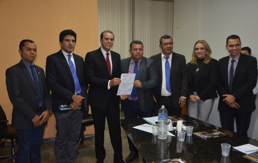 Senador visita vereadores da Capital