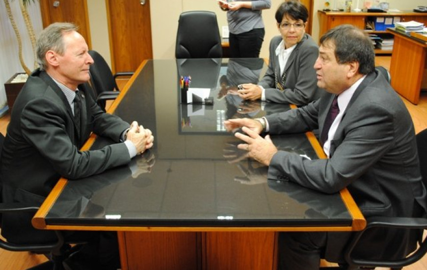 Durante reunião com secretário