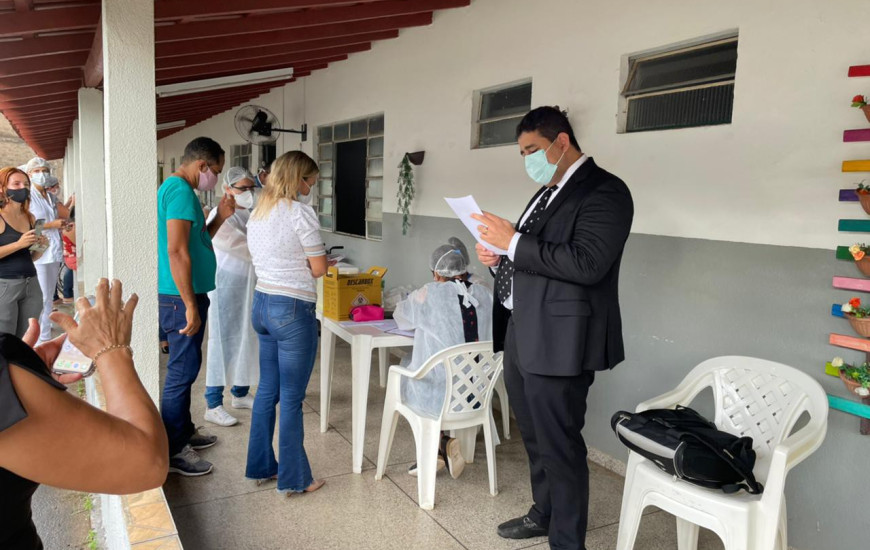 Promotor de Justiça Pedro Jainer acompanha vacinação em Araguaína