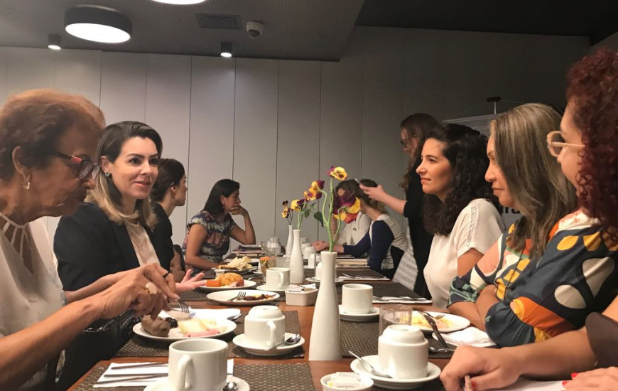 Prefeita de Palmas cumpre agenda em Niterói nesta segunda