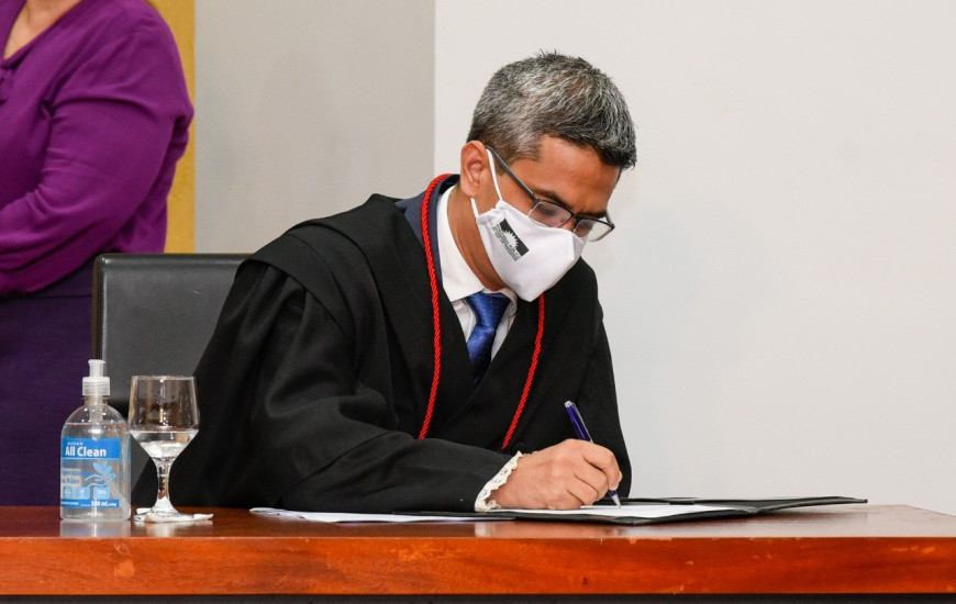 A sessão solene de posse foi realizada na tarde desta segunda-feira, 14.