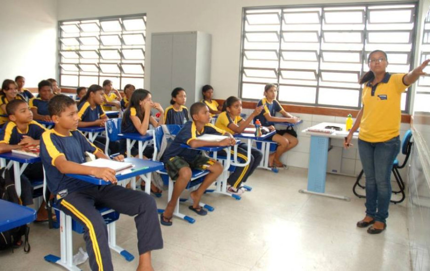 Piso salarial dos docentes é reajustado anualmente