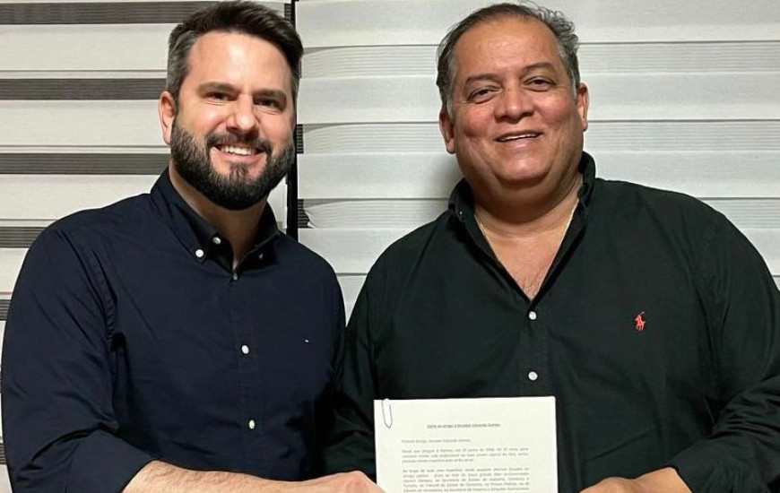 Eduardo Mantoan ao lado de Gomes