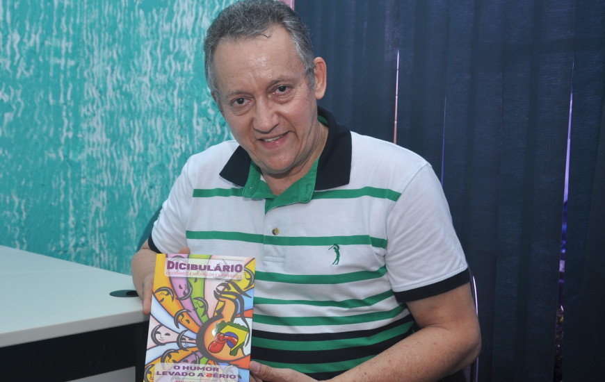 Boleslau lança livro de vocábulos e expressões da Lingua Portuguesa