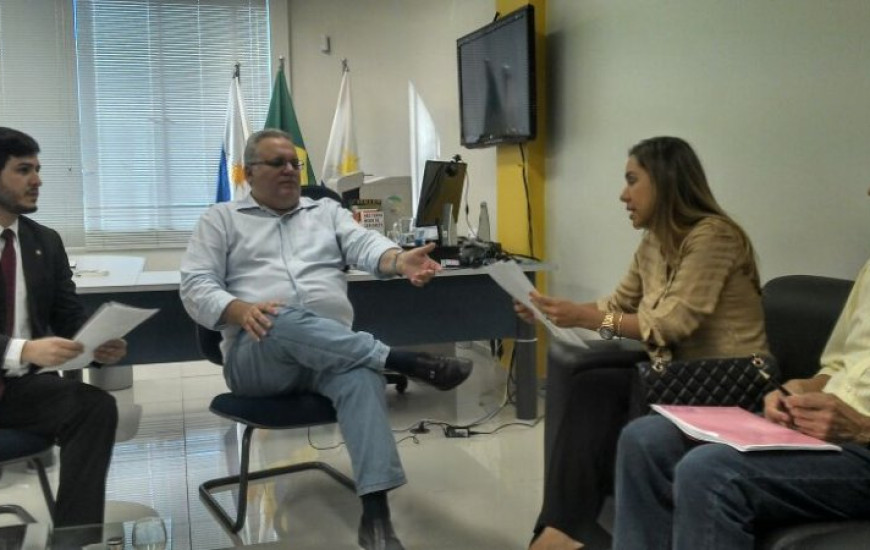 Luana em reunião