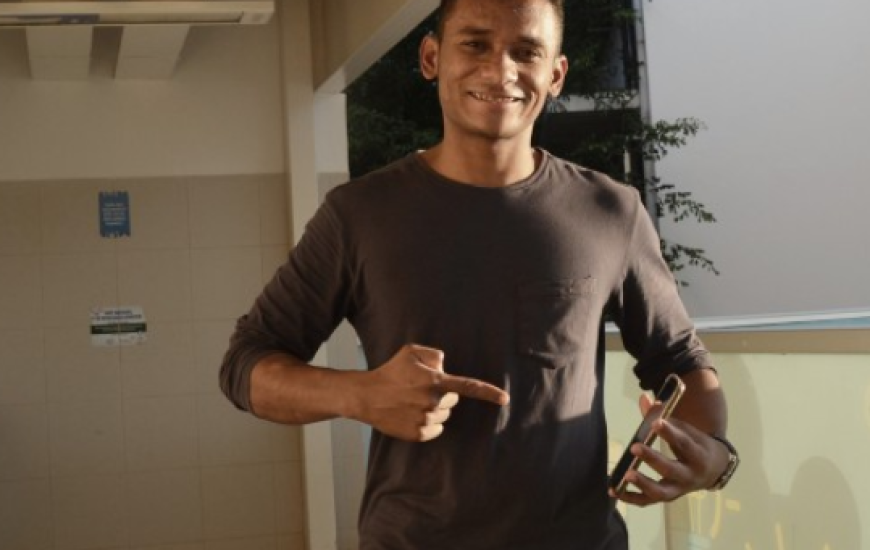 Pedro Henrique Santana desenvolveu o aplicativo Stickers Memes Brasil